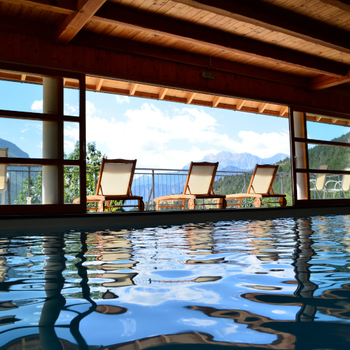 La piscine du Gîte Le Jardin des Ecrins